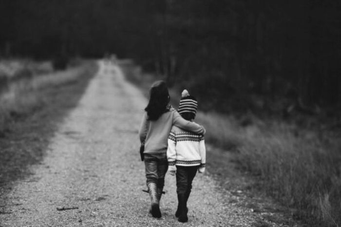 children_walking_road_distant_supportive_support_path_roadway-826386-600x399
